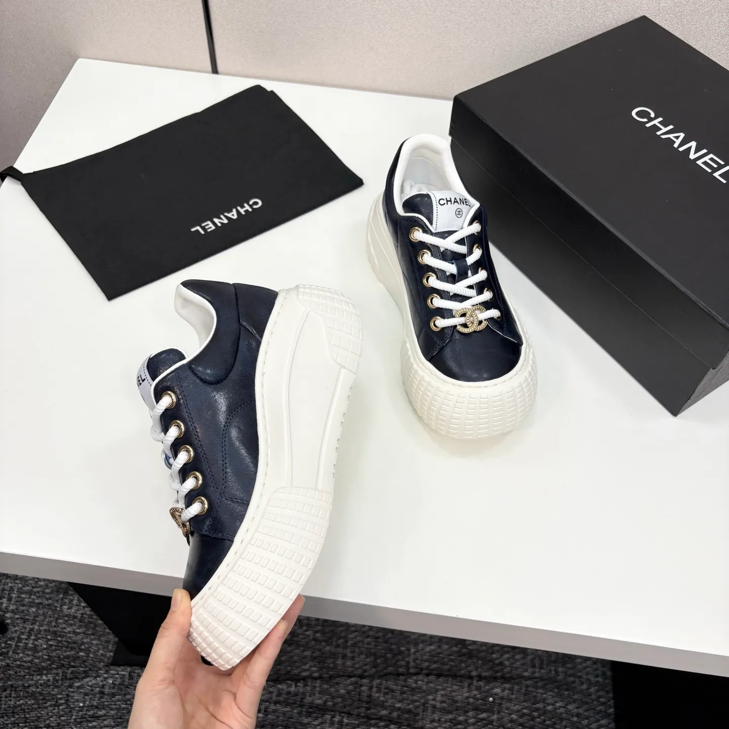 👟👟Ex-factory price 660👟👟 Chanel bread shoes ~ original calfskin panda shoes Chanel 25C latest hot style panda black and white sports shoes casual sneakers Xiaoxiang hot item classic black and white panda color coco girls must pay Fabric: original custom mixed sheepskin lining: original imported breathable mesh lining outsole: Original molded rubber + TPU combination Size: Women's 35-41